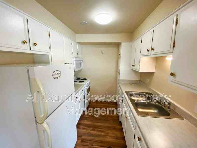 1516 E Grand Ave #101 - Photo 2 of 7