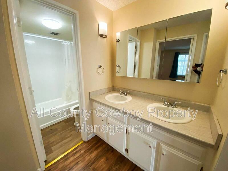 1516 E Grand Ave #101 - Photo 6 of 7