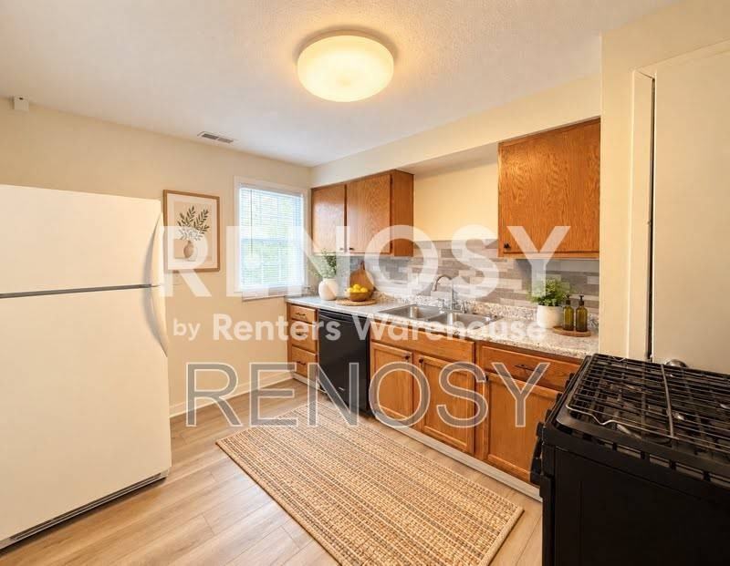 228 1st St - Photo 4 of 14
