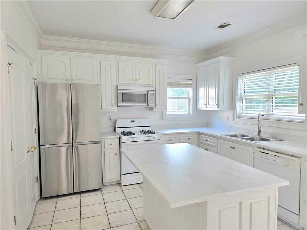 3385 Wellbrook Dr - Photo 3 of 18