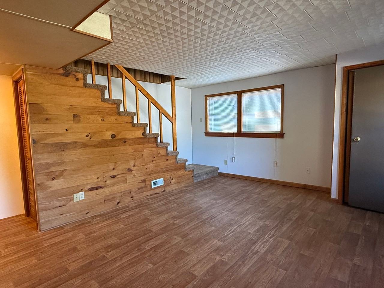 2506 Elizabethton Highway - Photo 5 of 31