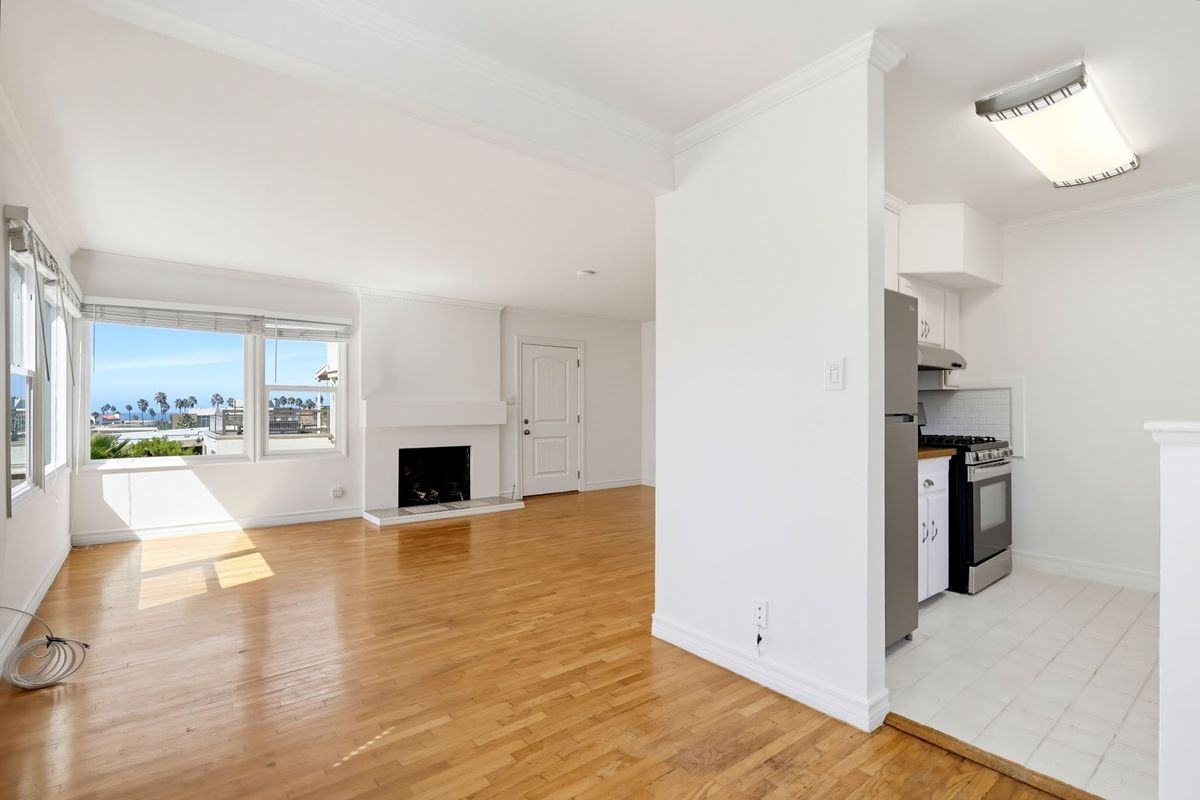 222 Palos Verdes Blvd - Photo 3 of 3