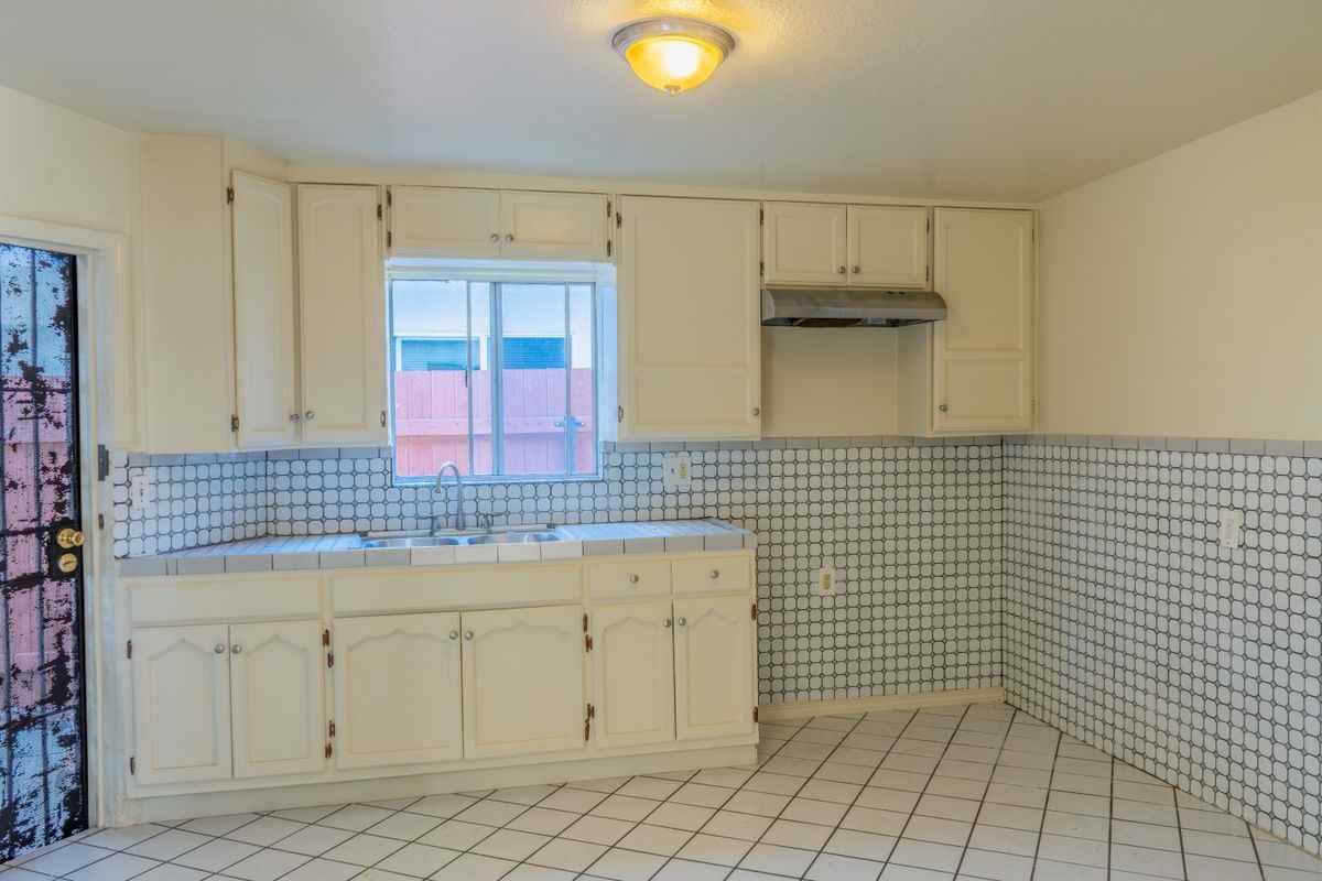 1251 W 36th St - Photo 7 of 15