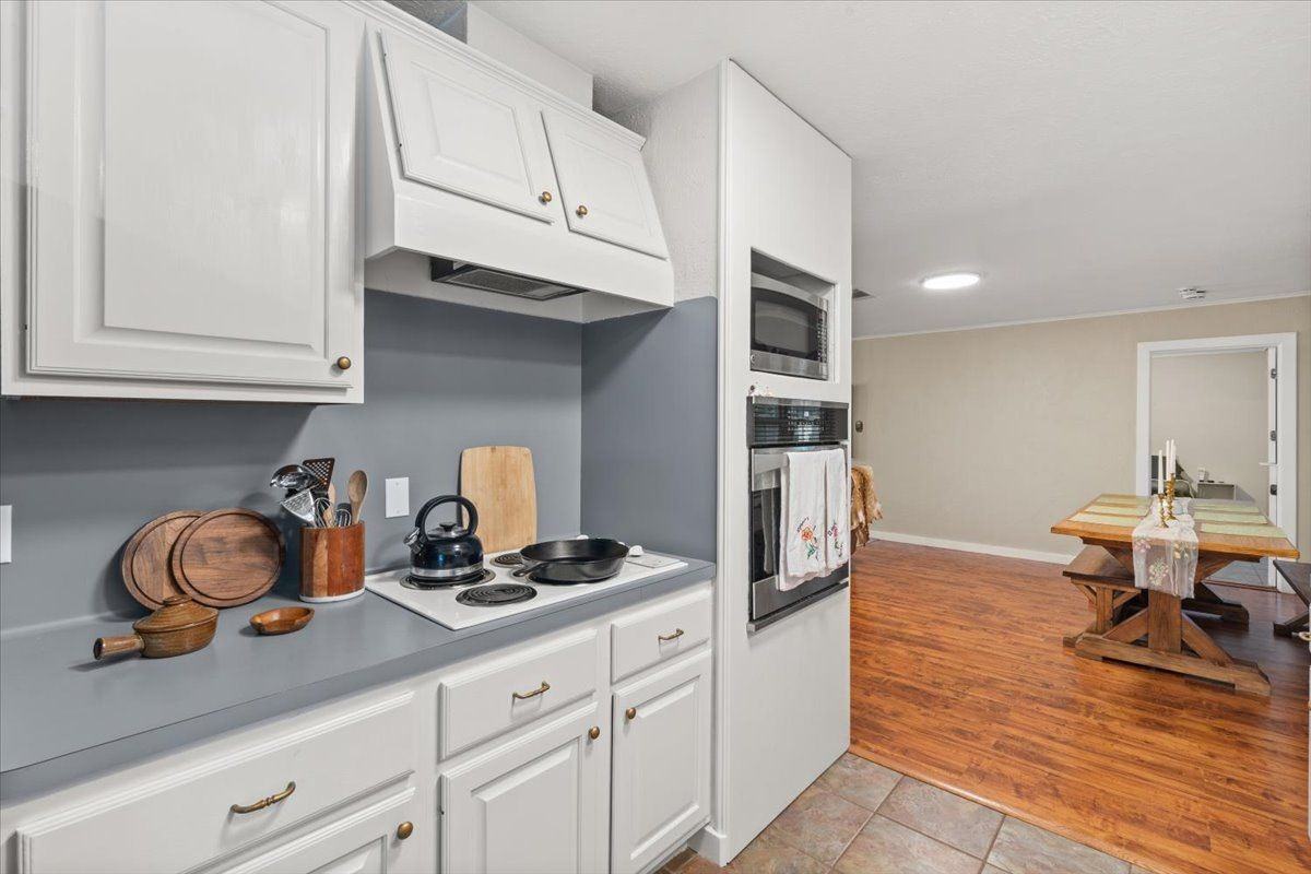 1209 E Brown Ln - Photo 3 of 15