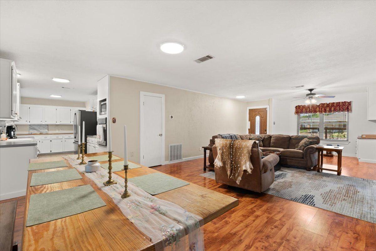1209 E Brown Ln - Photo 4 of 15