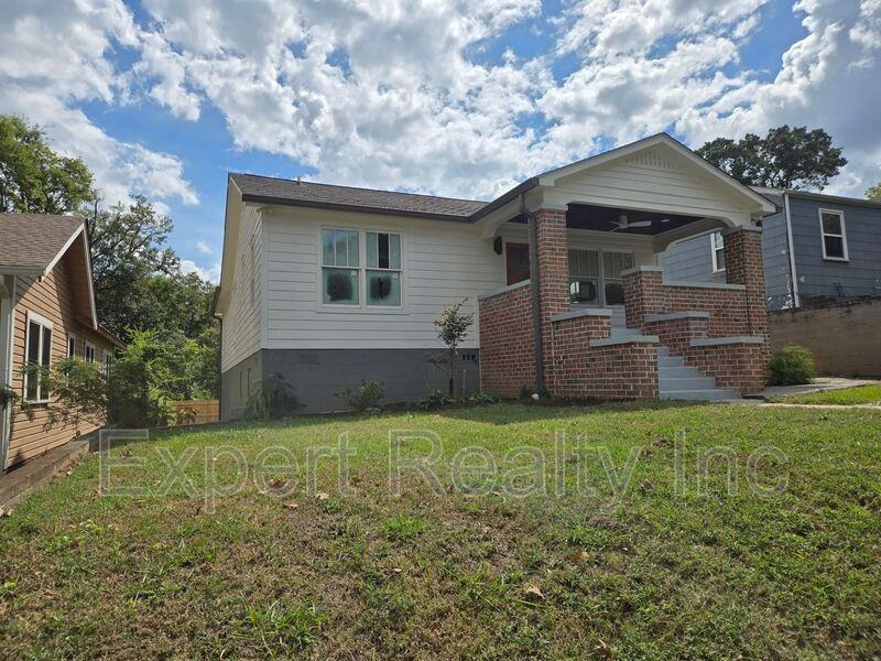 2747 17th Ave N - Photo 2 of 3