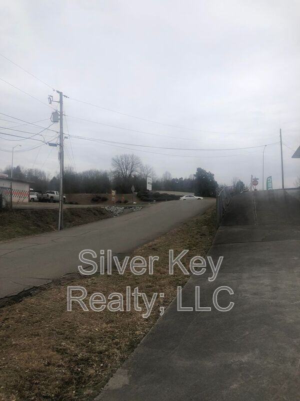 819 Howard St - Photo 3 of 9