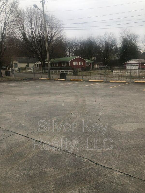 819 Howard St - Photo 4 of 9