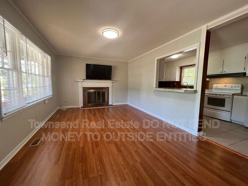 1812 Conover Dr - Photo 2 of 10