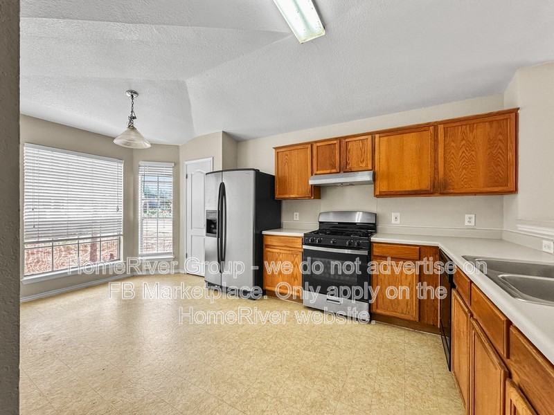 9806 Copper Creek Dr - Photo 6 of 18