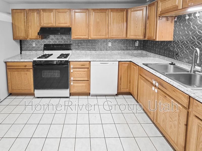 4785 S Bayport Way - Photo 6 of 18