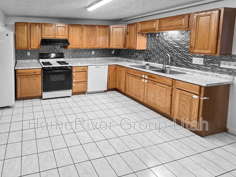 4785 S Bayport Way - Photo 7 of 18