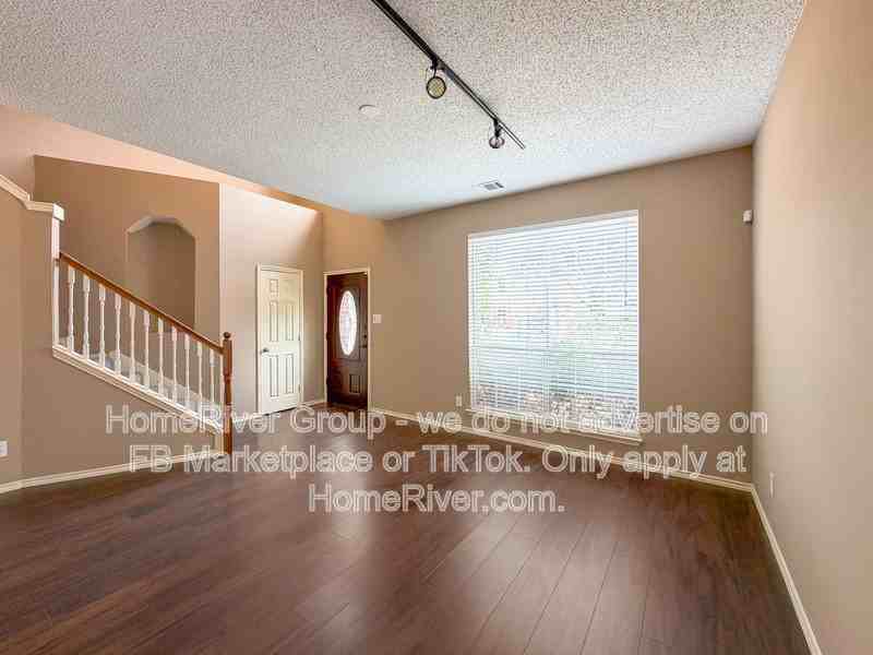 1809 Newton Dr - Photo 3 of 24