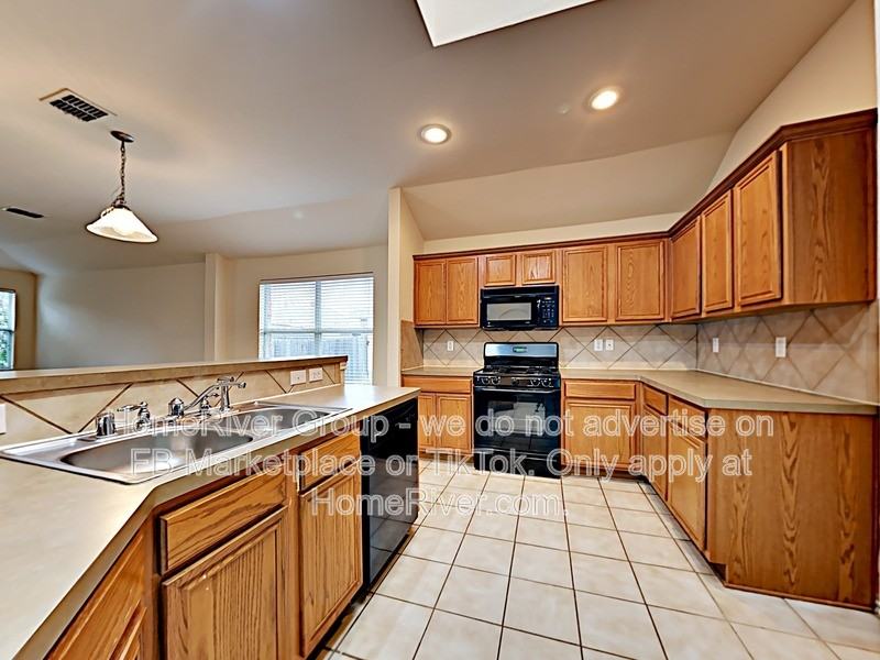 128 Redbud Dr - Photo 2 of 7