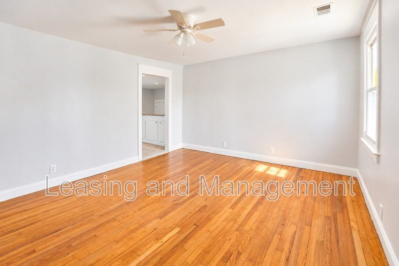 4949 Durant Ave - Photo 4 of 19