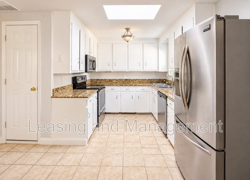 4949 Durant Ave - Photo 5 of 19