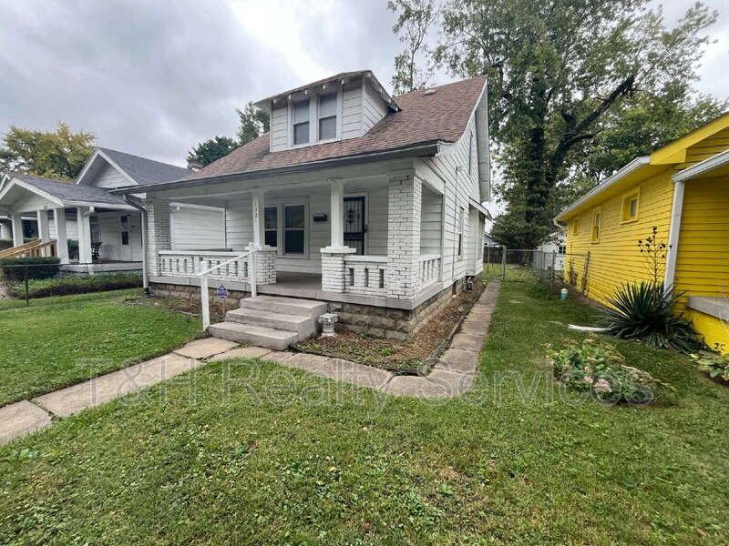1321 N Warman Ave - Photo 4 of 26