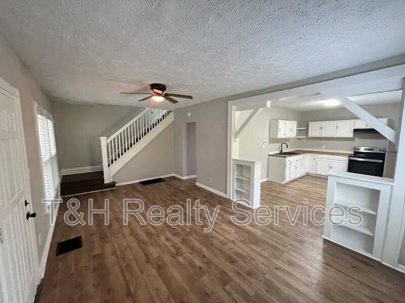 1321 N Warman Ave - Photo 6 of 26