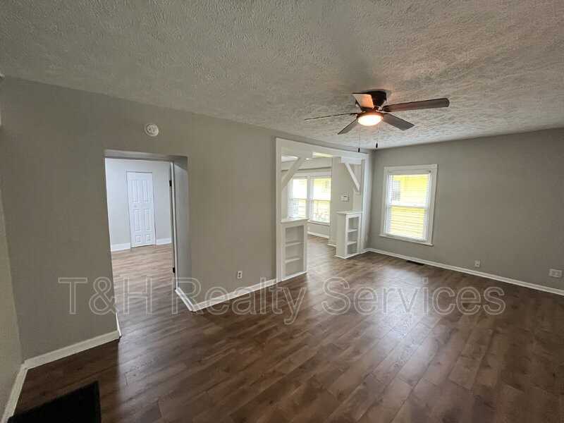 1321 N Warman Ave - Photo 7 of 26