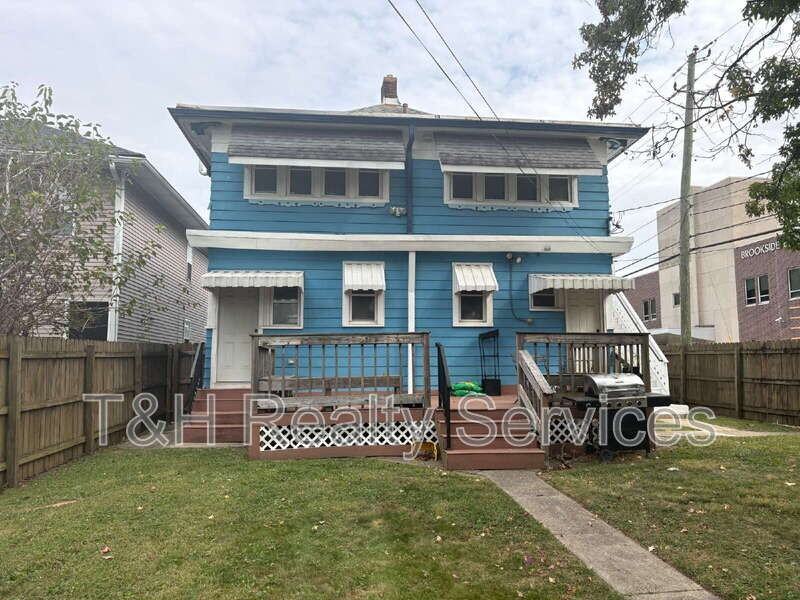 1104 N Oakland Ave - Photo 5 of 21