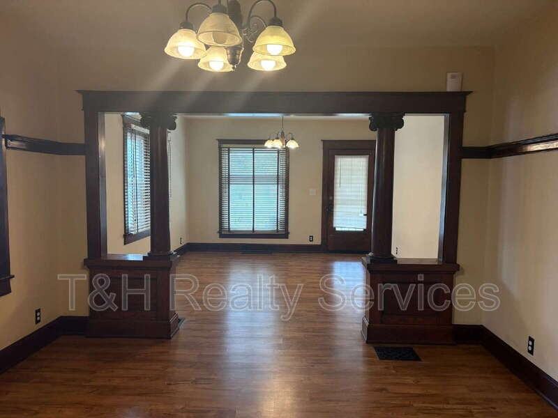 1104 N Oakland Ave - Photo 6 of 21