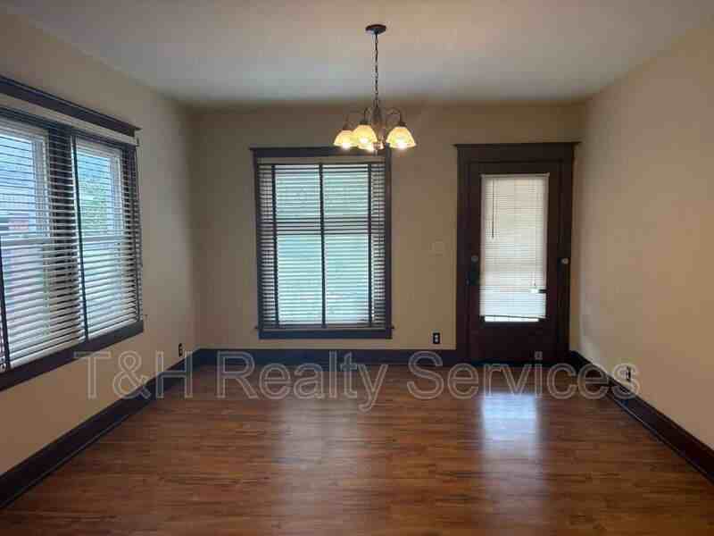 1104 N Oakland Ave - Photo 7 of 21