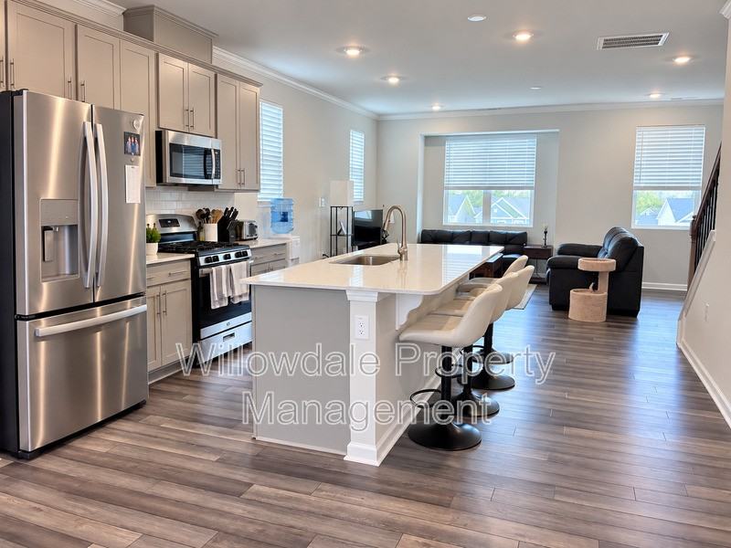 158 Zealand Ct - Photo 5 of 22