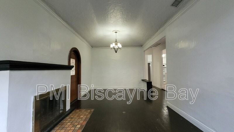 3666 Southwestterrace - Photo 6 of 33