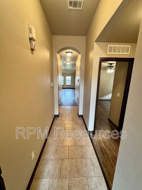 417 Argos Rd - Photo 6 of 24