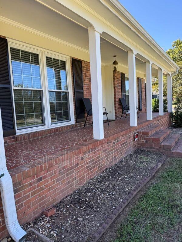4597 Coach Hill Dr - Photo 3 of 39