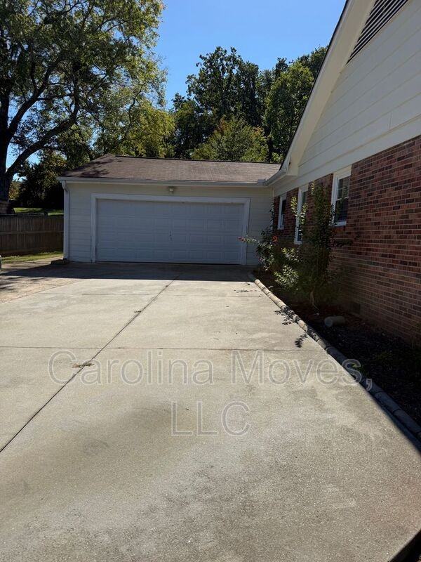 4597 Coach Hill Dr - Photo 5 of 39