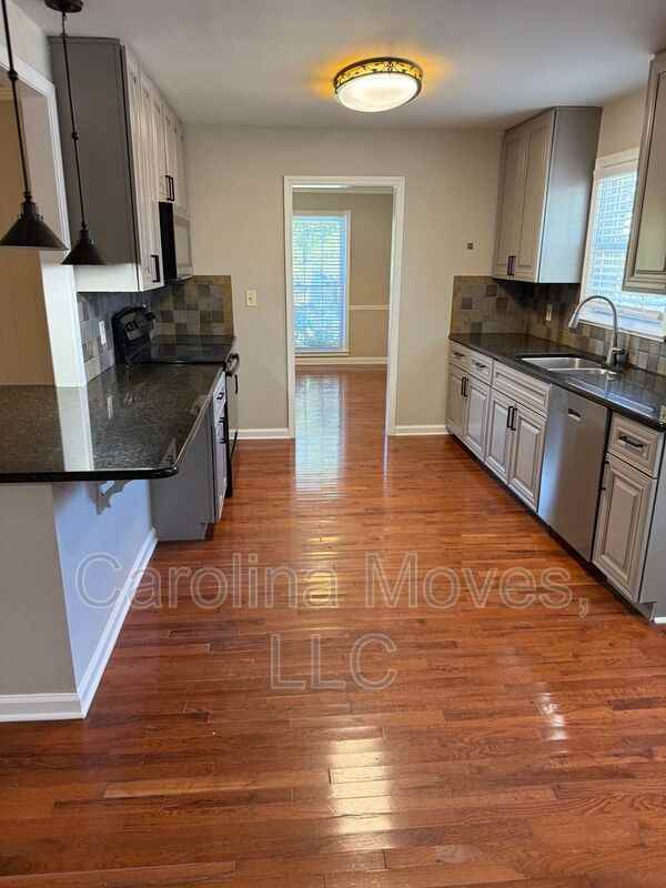 4597 Coach Hill Dr - Photo 6 of 39