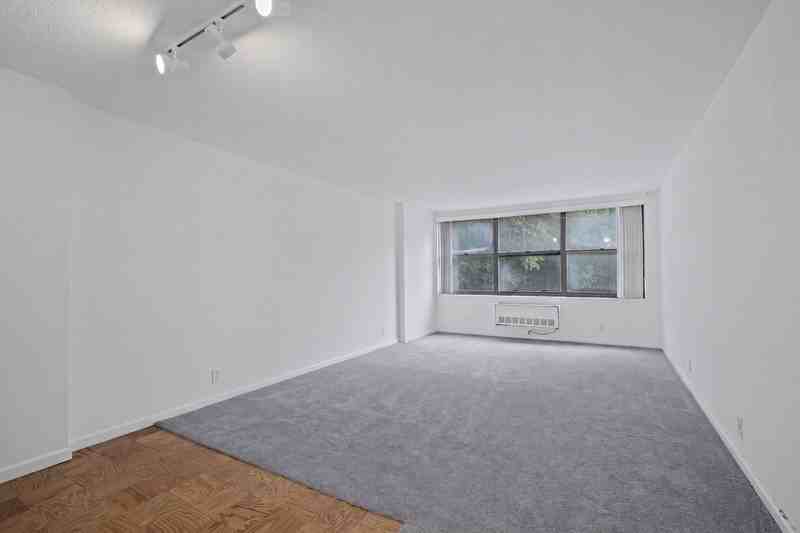 7004 Jfk Blvd E - Photo 5 of 13