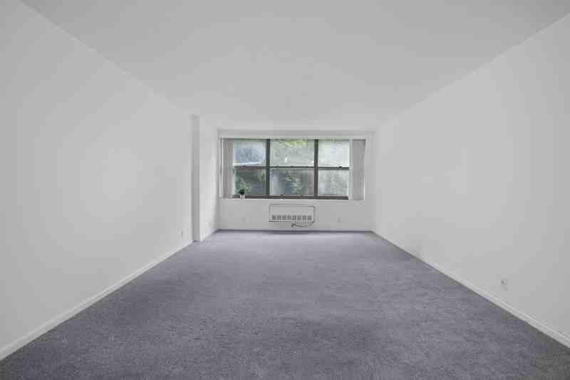 7004 Jfk Blvd E - Photo 6 of 13