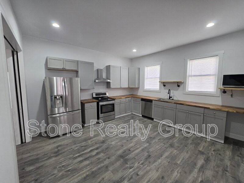 1203 S 7th St - Photo 2 of 25
