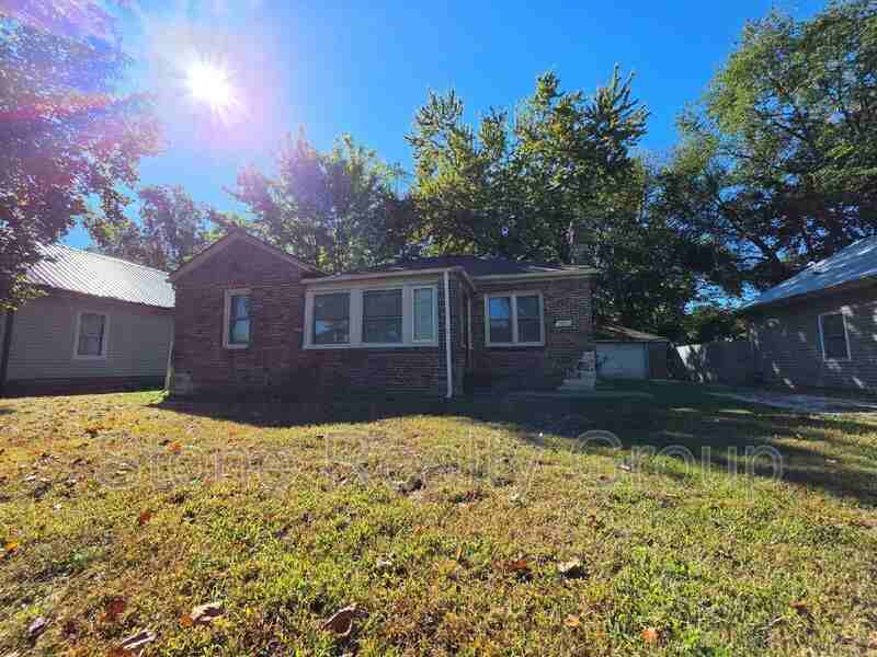 2811 Harrison Ave - Photo 2 of 24