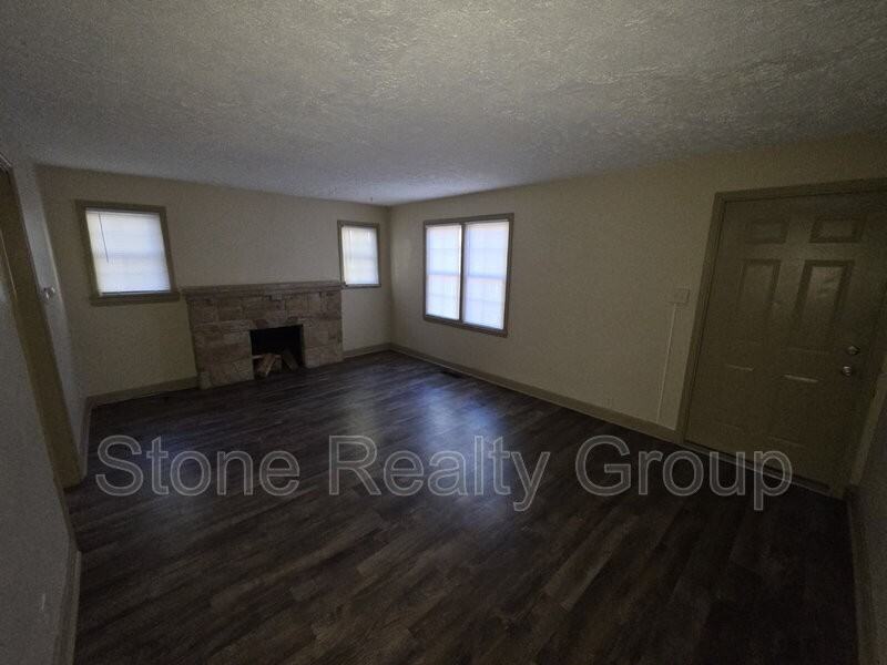 2811 Harrison Ave - Photo 4 of 24