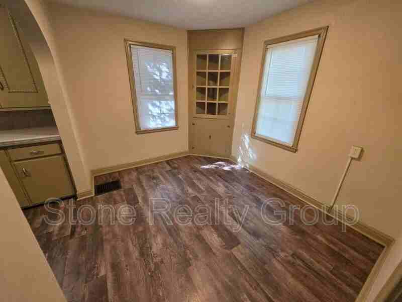 2811 Harrison Ave - Photo 6 of 24