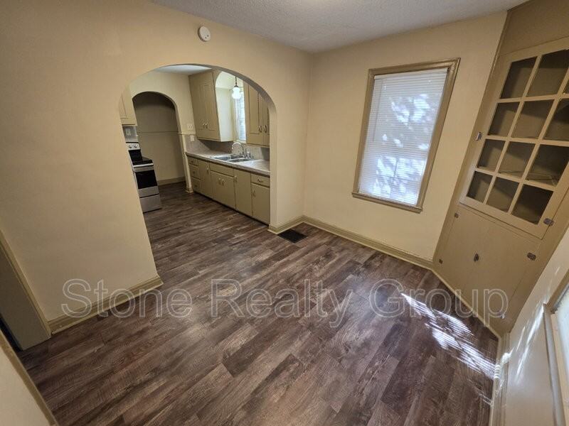 2811 Harrison Ave - Photo 7 of 24