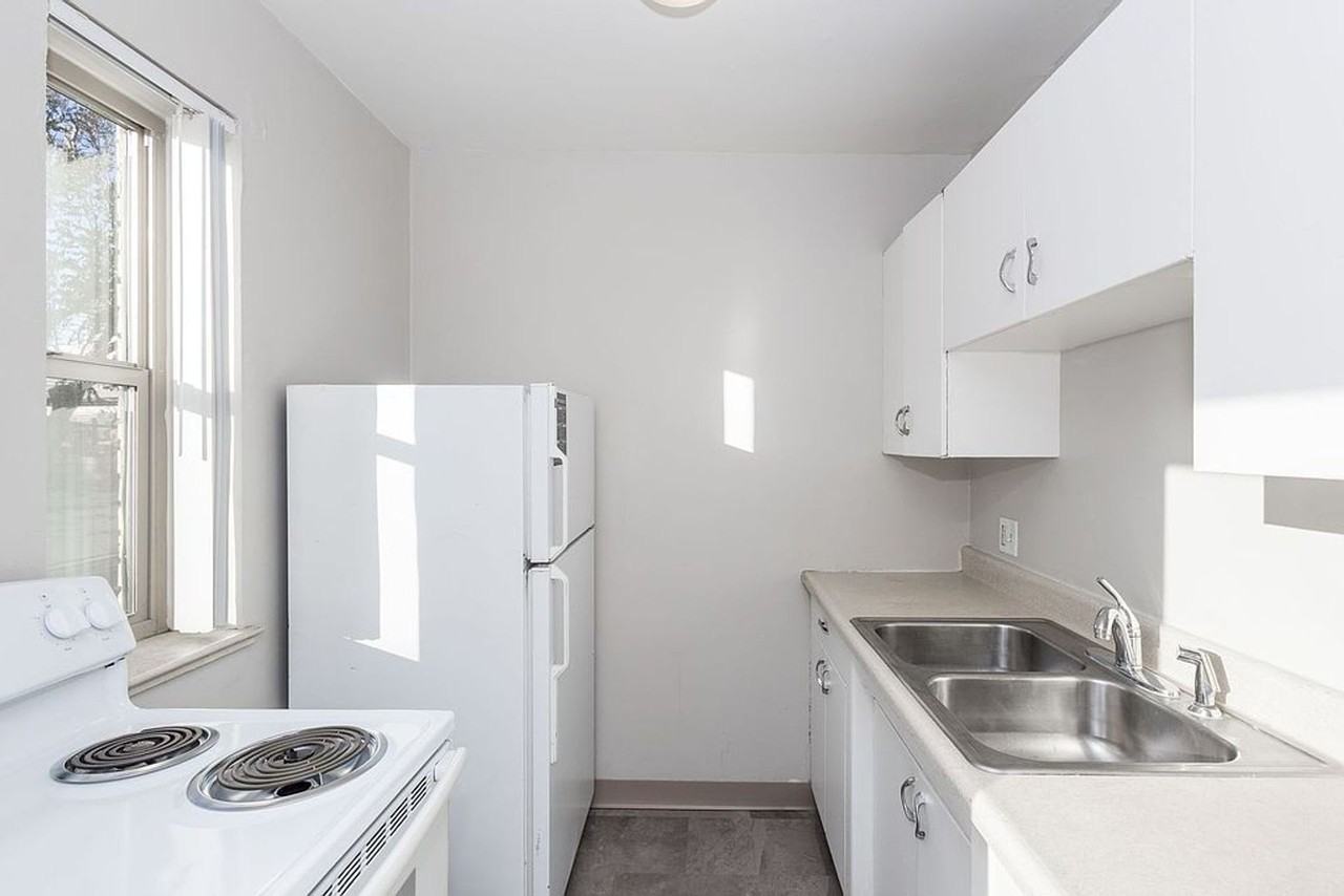 NEWLY REMODELED APARTMENTS IN DENVER - Photo 3 of 6