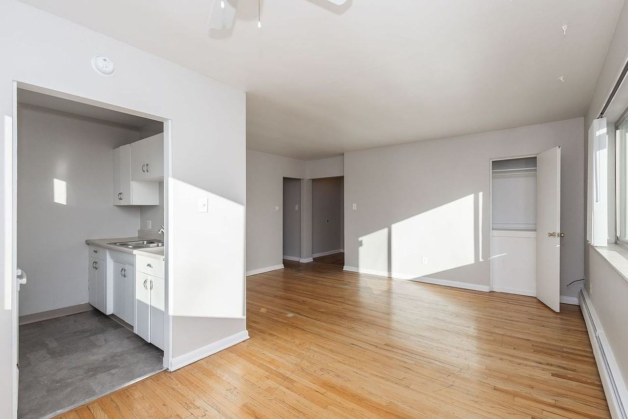 NEWLY REMODELED APARTMENTS IN DENVER - Photo 4 of 6