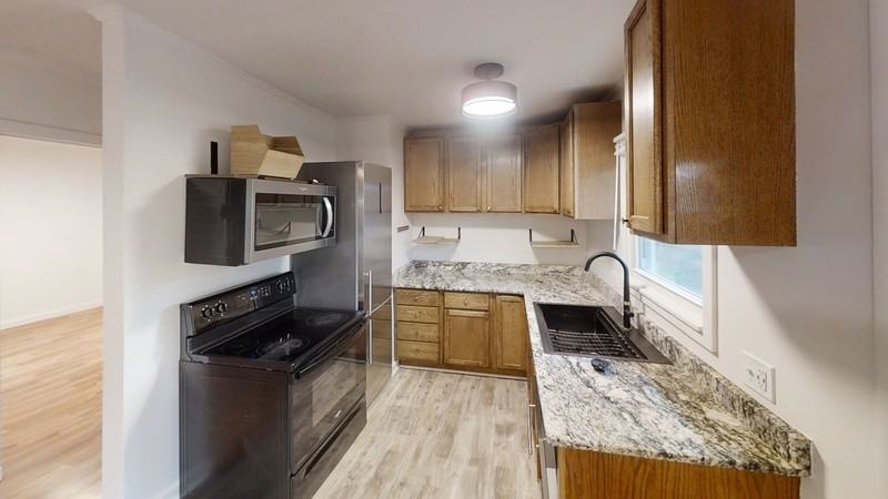 1446 Rosewood St - Photo 3 of 13