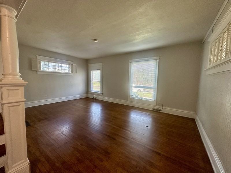 1555 Park Ave Se - Photo 2 of 26