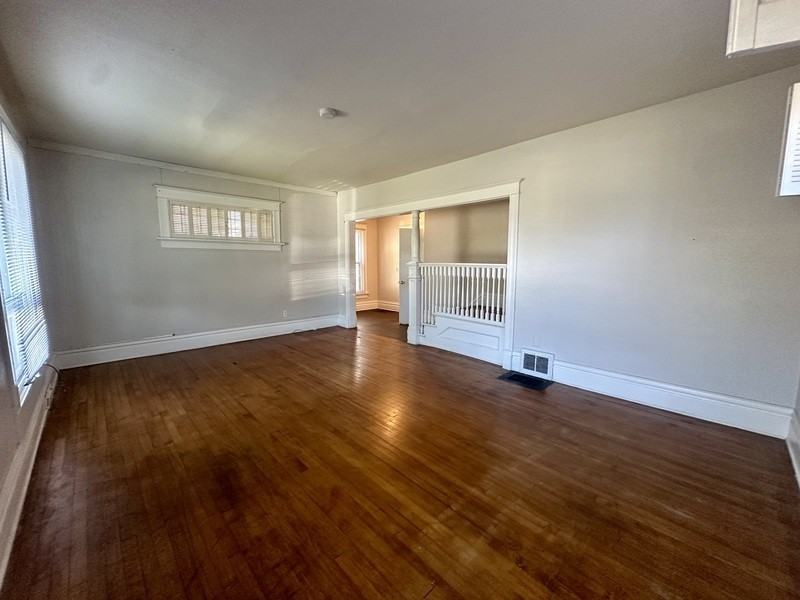 1555 Park Ave Se - Photo 3 of 26