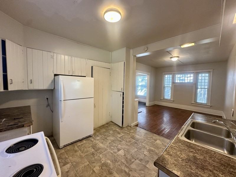 1555 Park Ave Se - Photo 5 of 26
