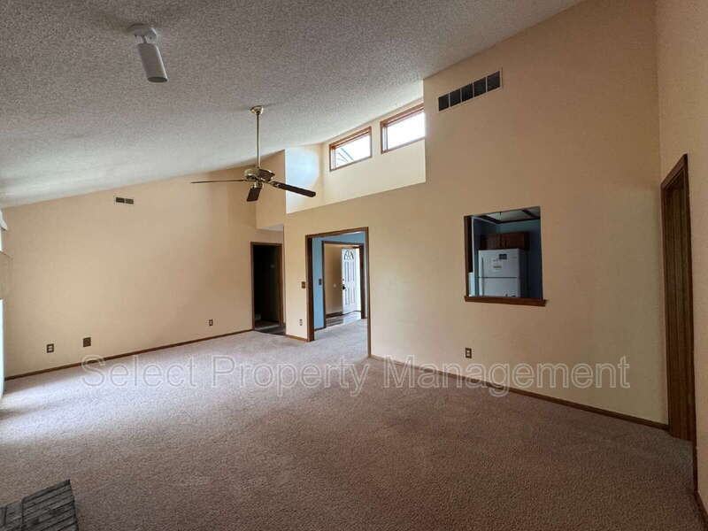 1309 Misty River Dr - Photo 3 of 20