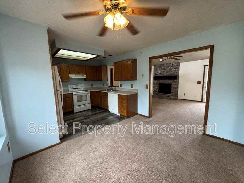 1309 Misty River Dr - Photo 5 of 20