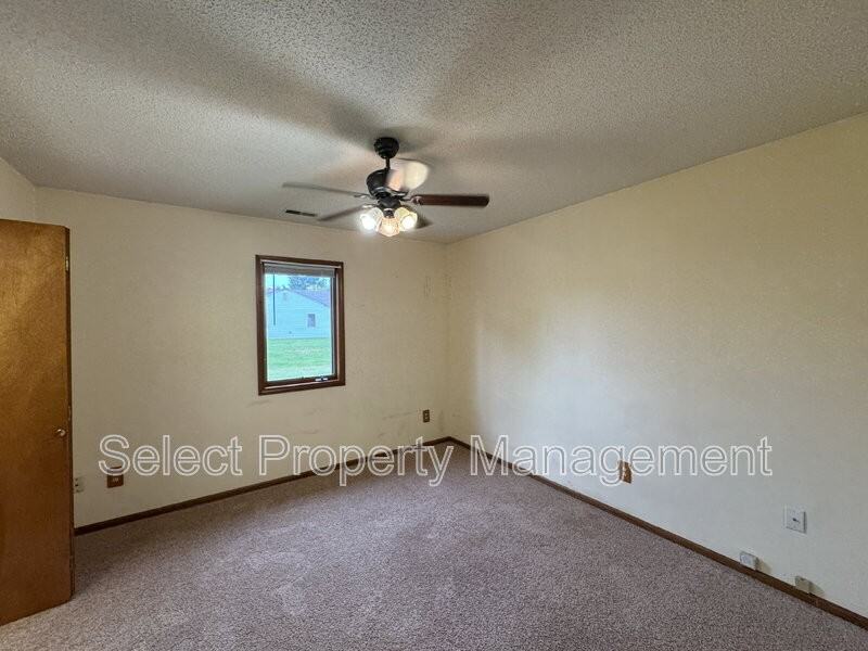 1309 Misty River Dr - Photo 7 of 20