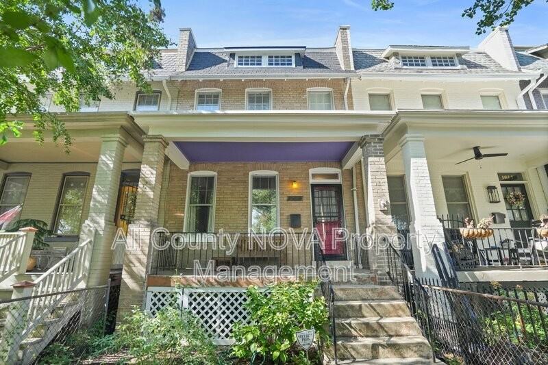 1612 Potomac Ave Se - Photo 2 of 18