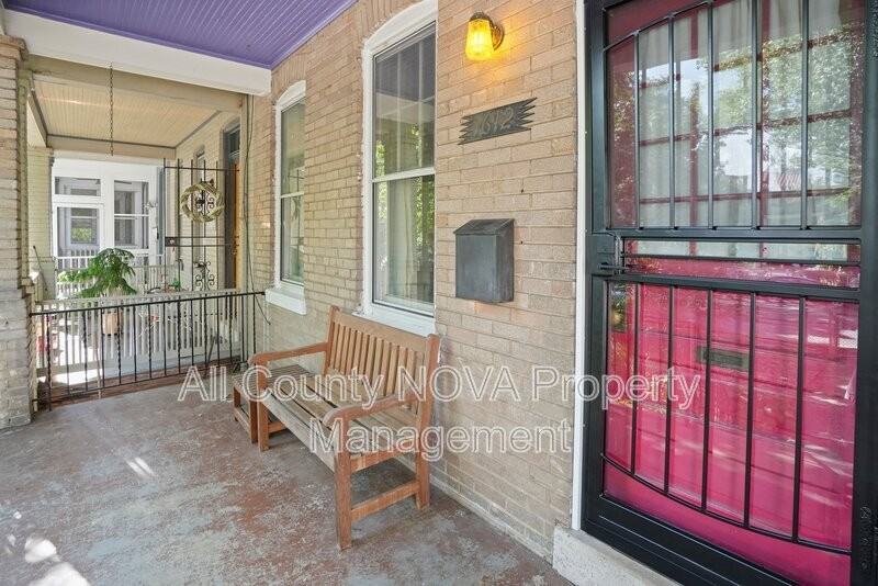 1612 Potomac Ave Se - Photo 3 of 18